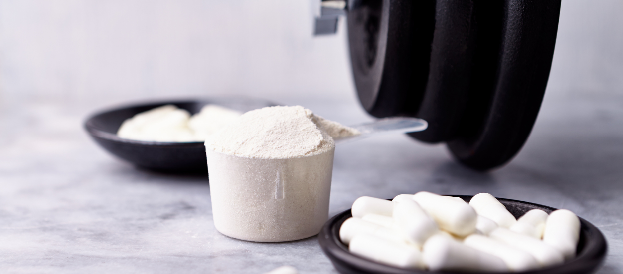 creatine powder next to gym weight 