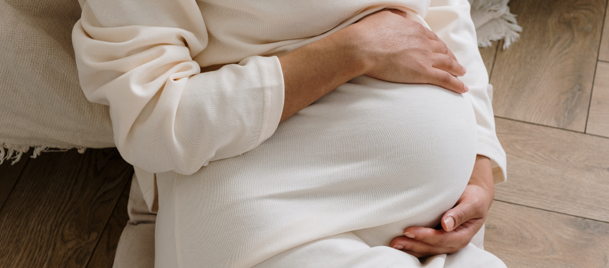 pregnant women holding bump